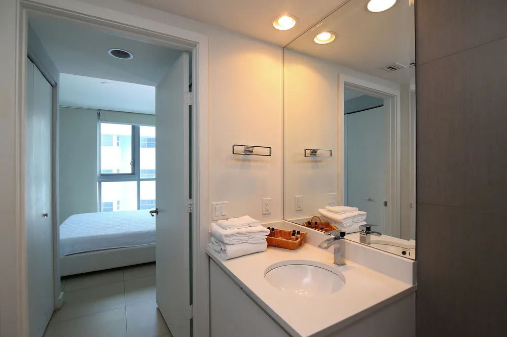 Monte Carlo Suites in Miami Beach
