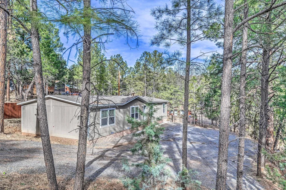 Ruidoso Home Near Golfing, Hiking & Shopping