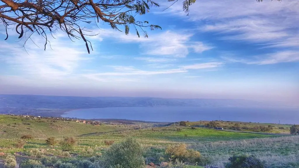 בקצה הכנרת