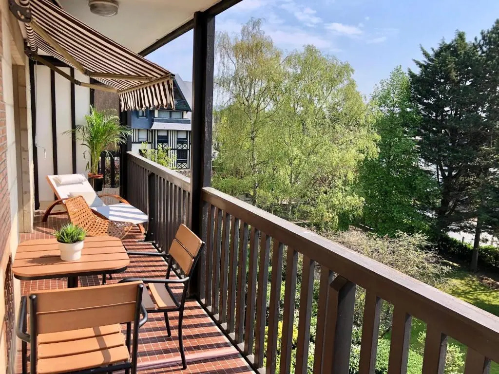 Beau studio terrasse vue jardin - à 2 pas de la mer