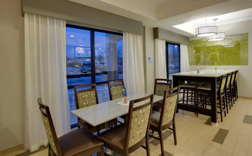 Holiday Inn Express Hotel & Suites Meadowlands Area by IHG