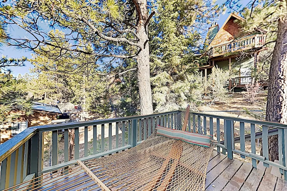 New Listing! Amazing Moonridge Getaway W/ Decks 4 Bedroom Home