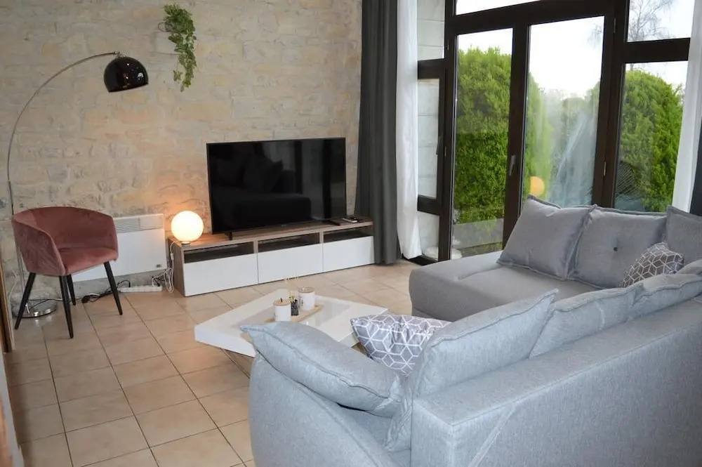Appartement Lumineux avec Jardin Piscine
