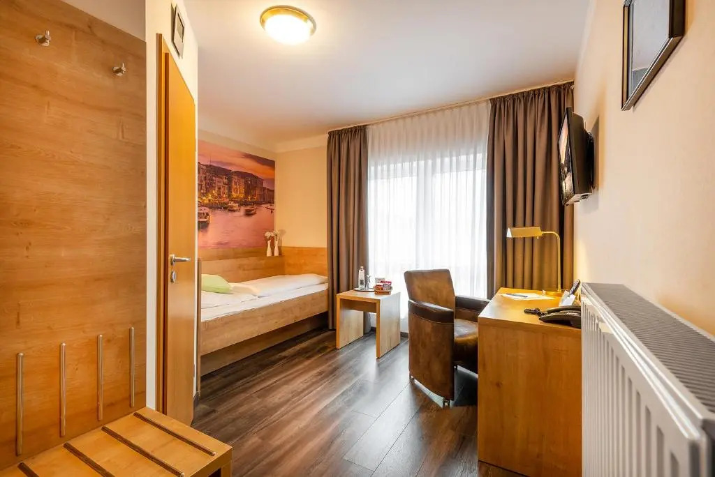 City Hotel