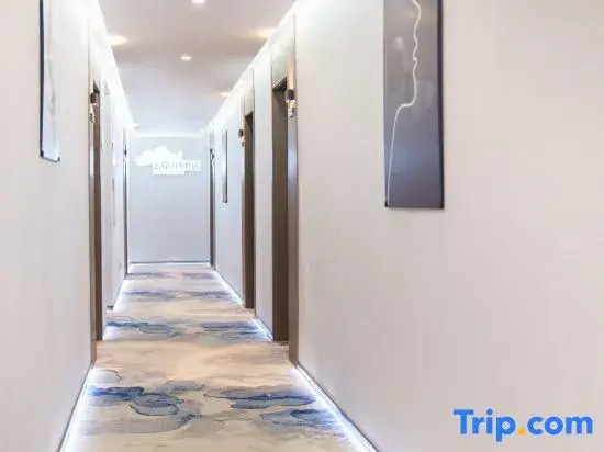 Yunan 318 Hotel (Chengdu East Railway Station West Square Tazishan Park Subway Station)