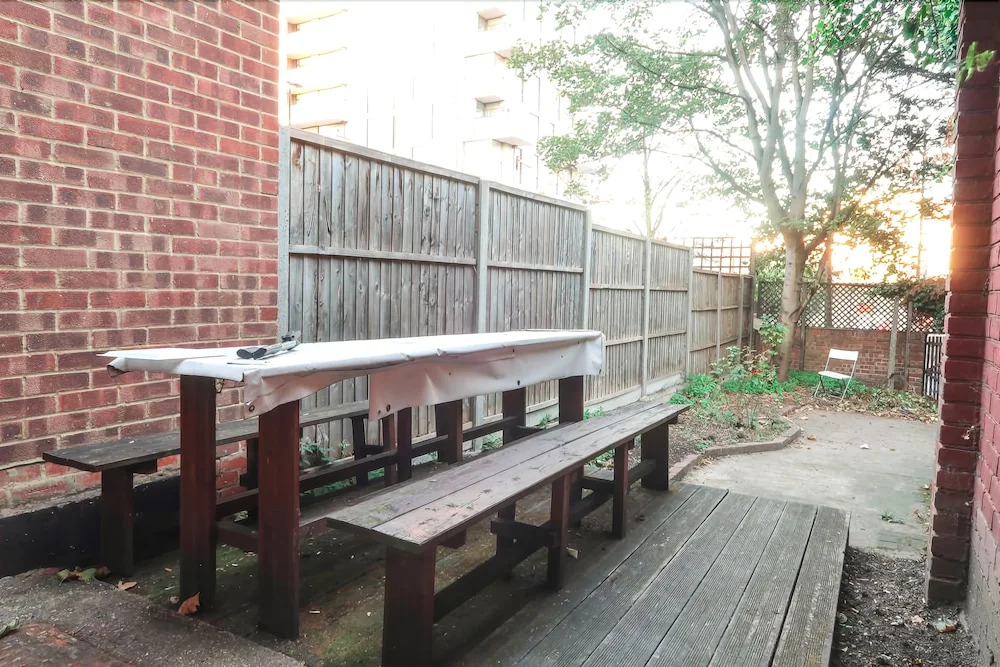 Bazely Street - Deluxe Double Room