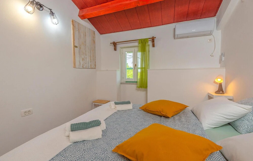 Beautiful Home in Nedescina With Wifi and 2 Bedrooms