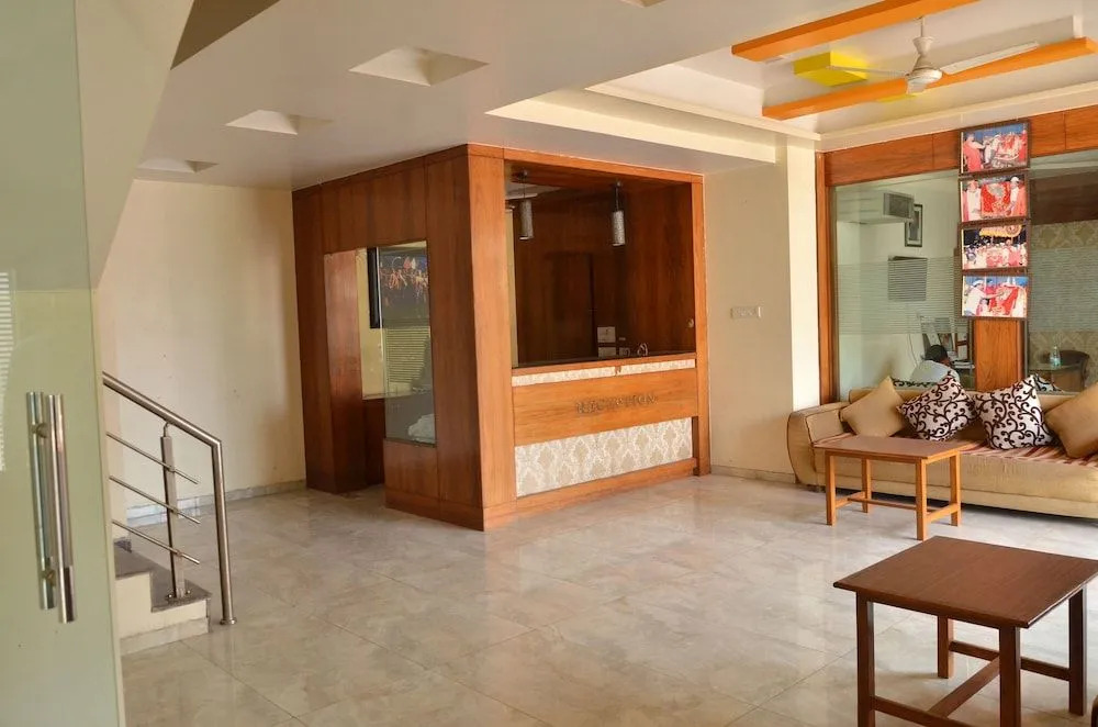 Hotel Sai Sparsh-150 meters from Saibaba temple