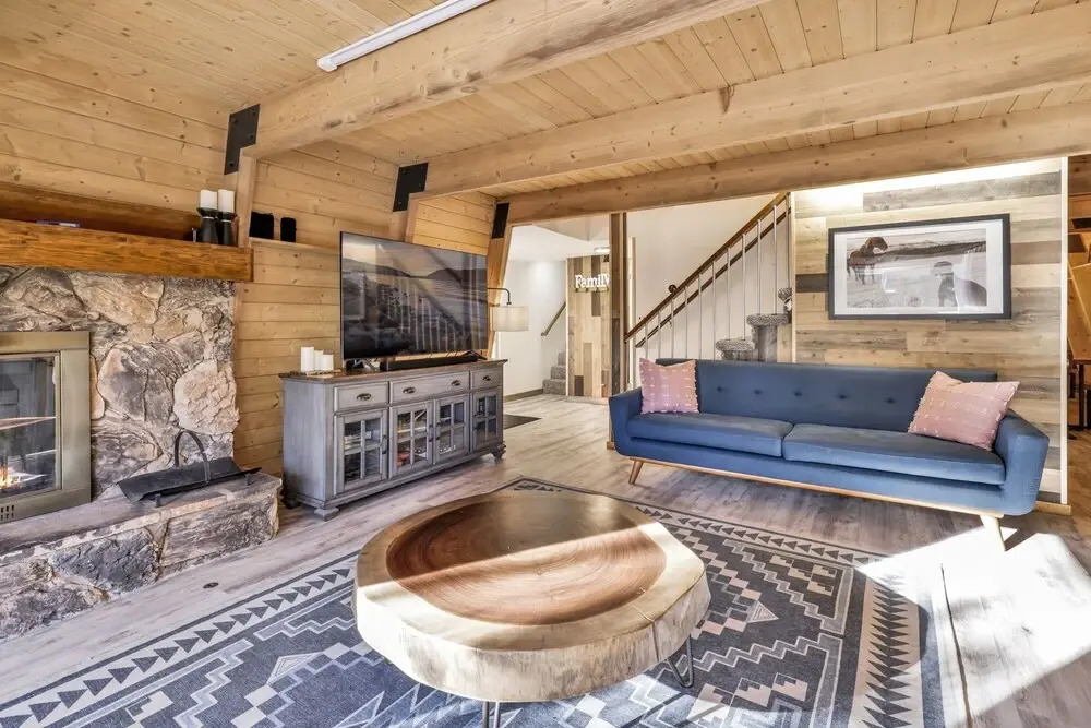 2190-fox & Bears Retreat 4 Bedroom Home by RedAwning