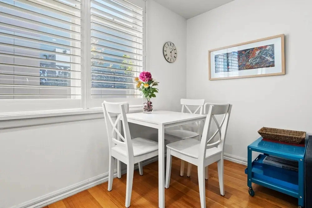 Convenient Apartment in Heart of Carlton