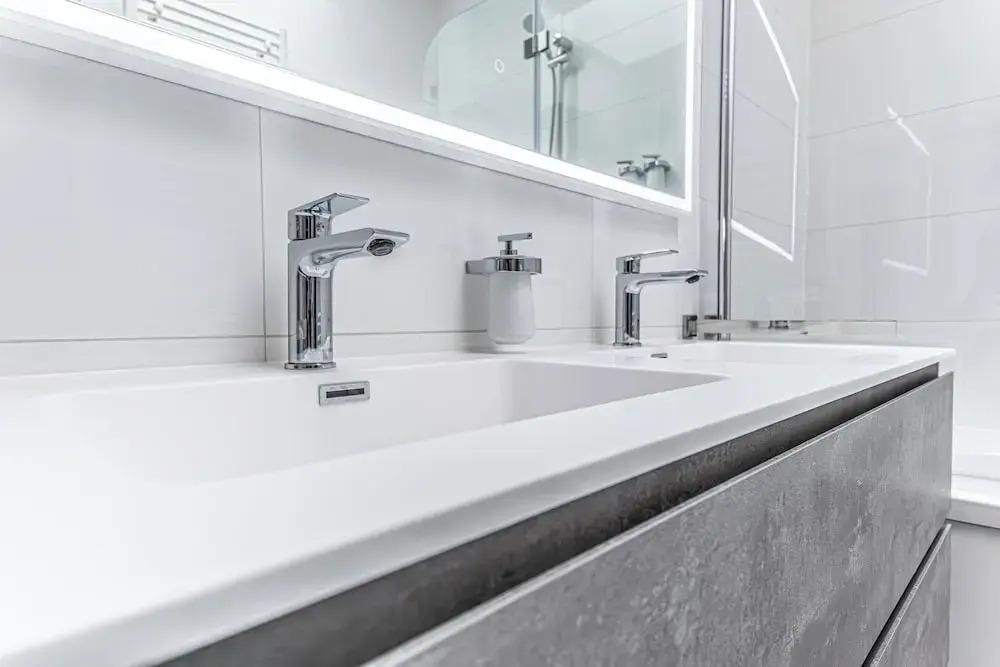 Luxury AC Balcony Apartment City Center