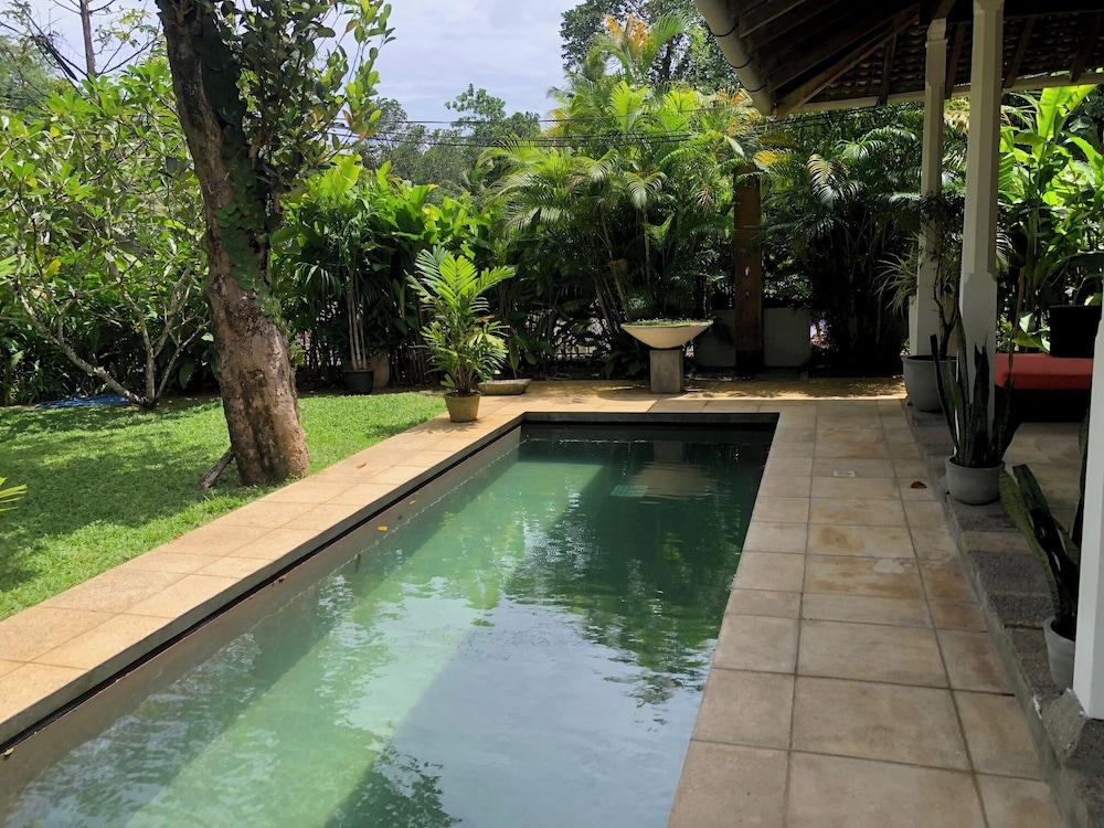 Leonora House, Talpe