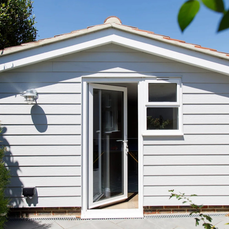 Beach House With Pool in West Wittering