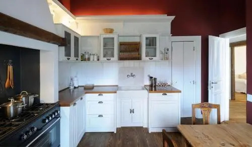 Elina House