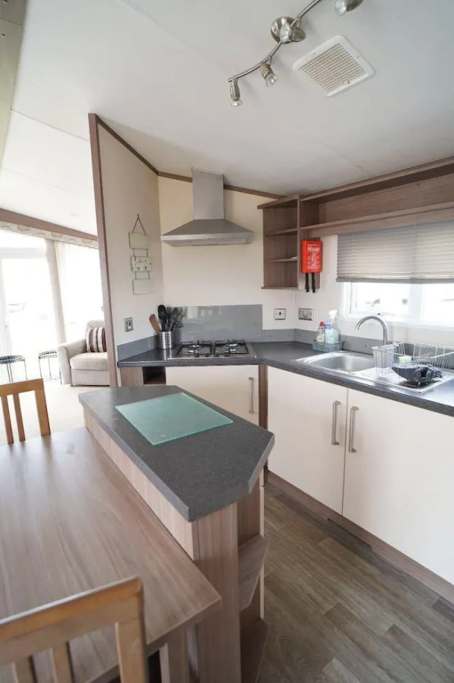 Pets Stay Free 8 Berth lux van Heacham Beach