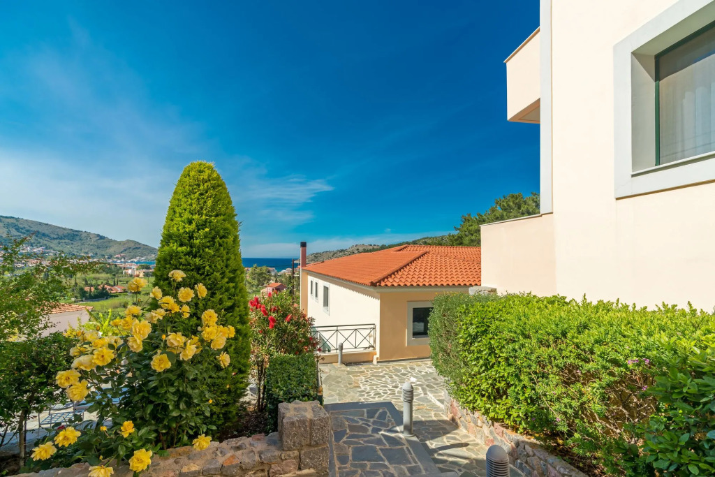 Ai Yannis Suites and Apartments Hotel