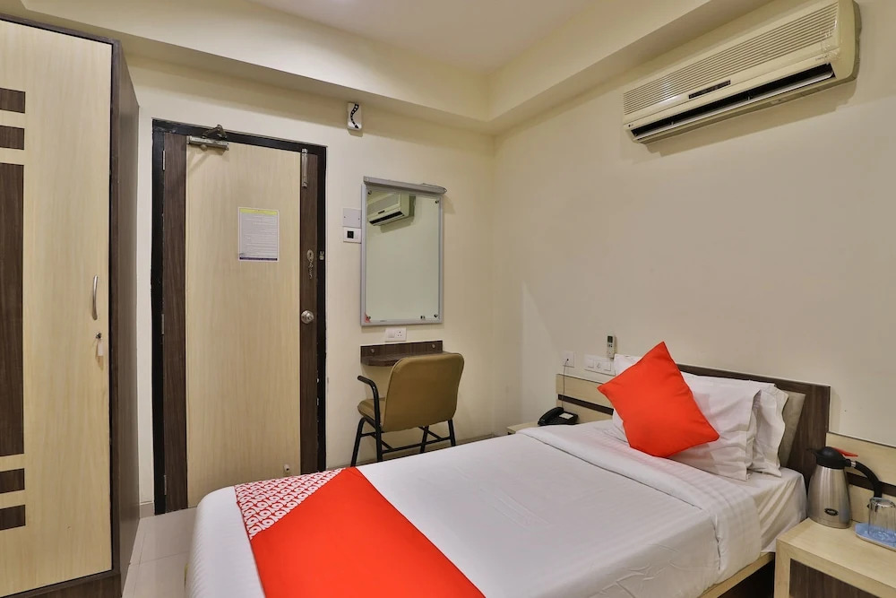 OYO 35378 Galaxy Residency