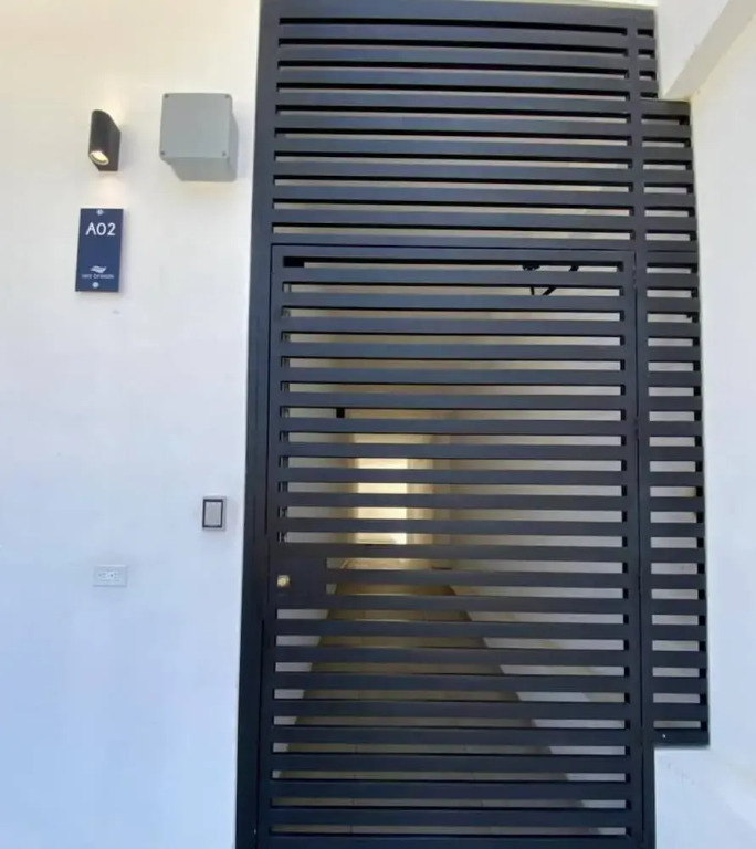 Beautiful New Condo Sea Breeze