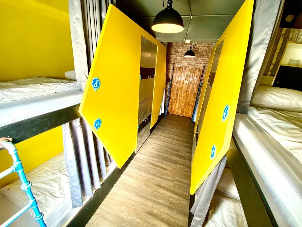 Hive BnB 蜂巢膠囊旅店 - 花蓮火車站旁背包客青旅 - 步行5分鐘