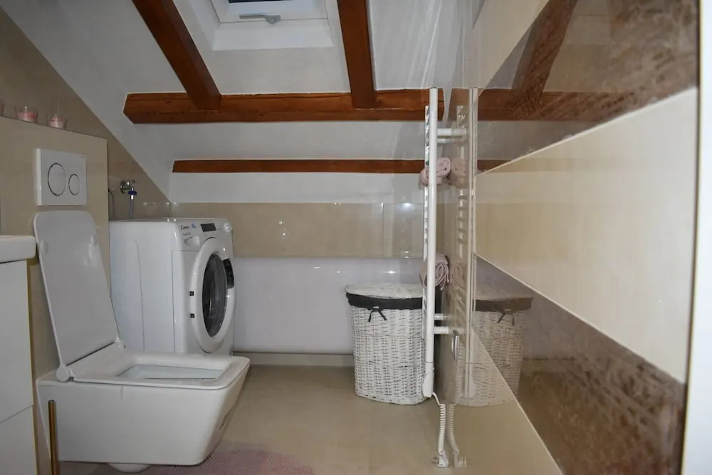 Dante Apartment
