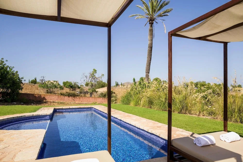 Spacious villa in Sant Llorenç, 230 m², private pool, sea view