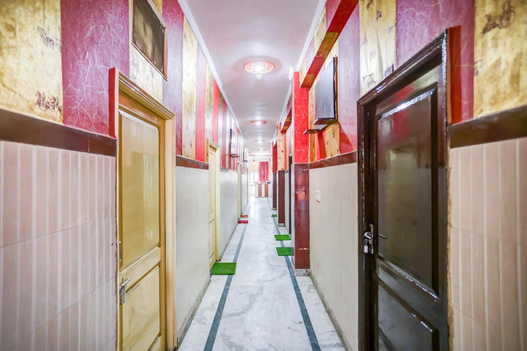 OYO 79150 Hotel Hrl
