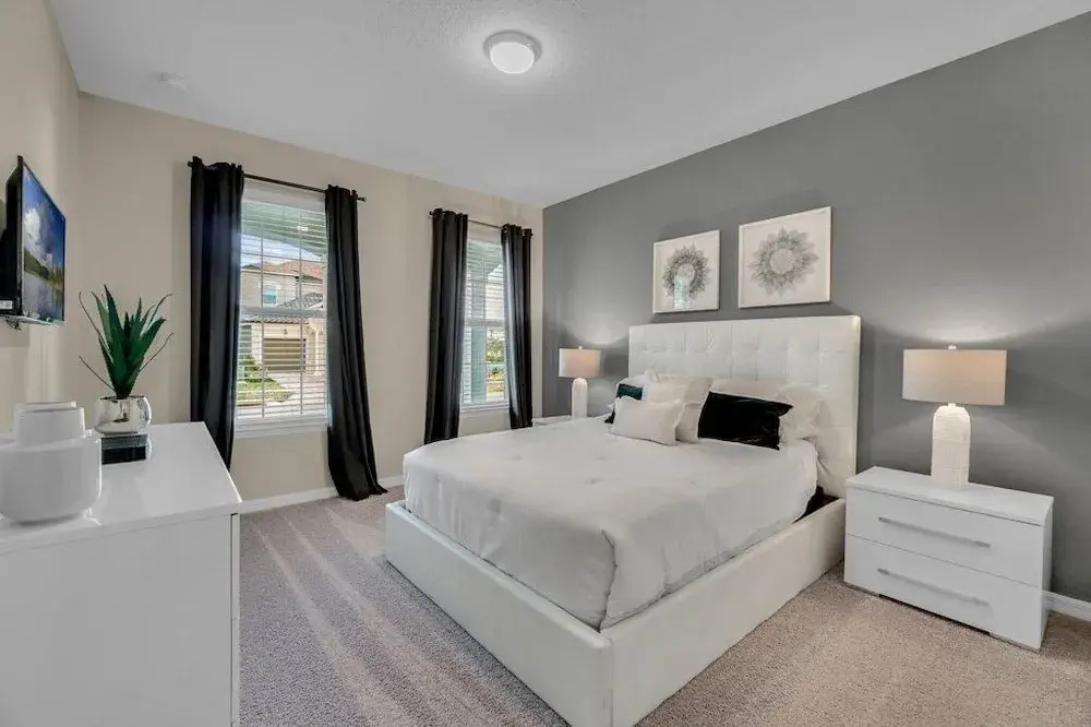 5 Bedrooms S / Solara Home by RedAwning
