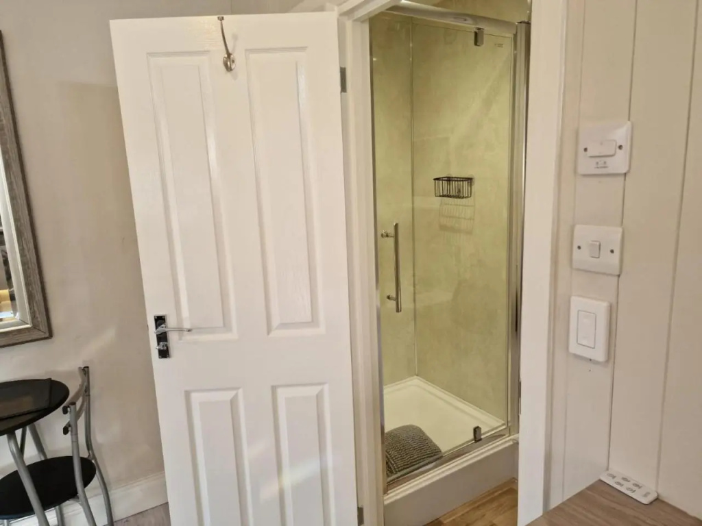 Carlisle Central, Cute Studio Appt, The Cupboard
