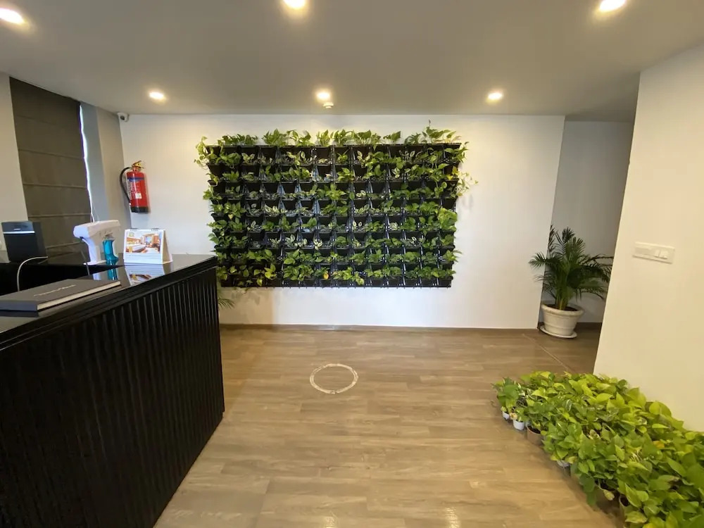 BK Studio And Rooms Near Huda City Centre