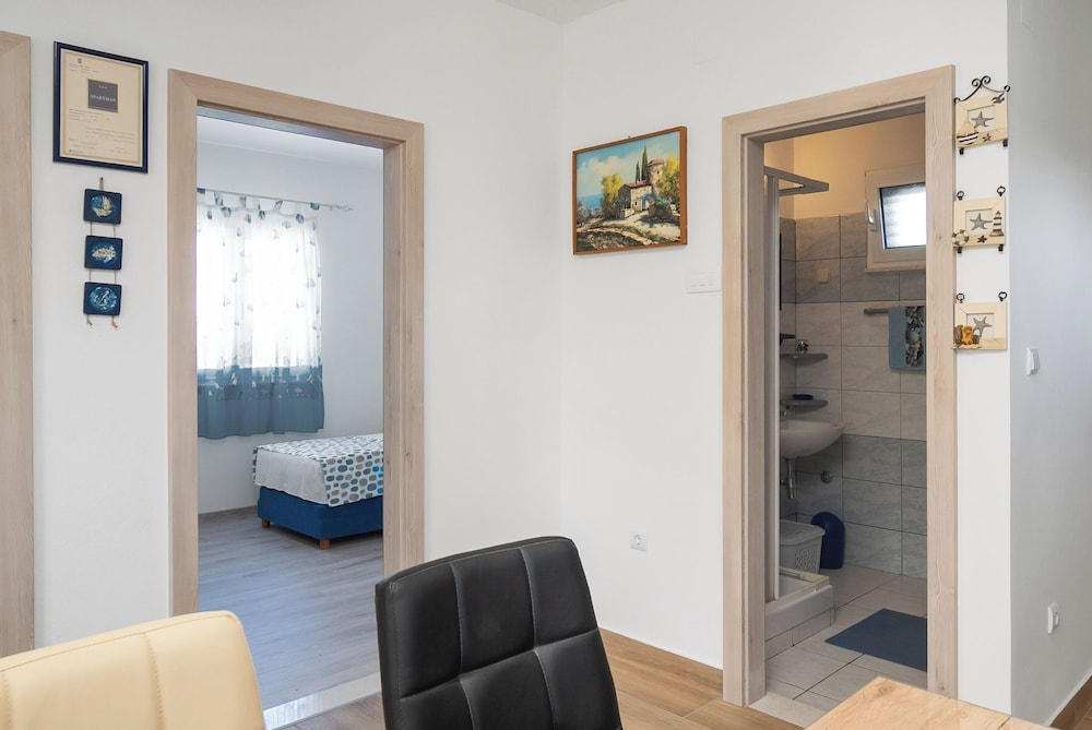 Apartments Hrvatic