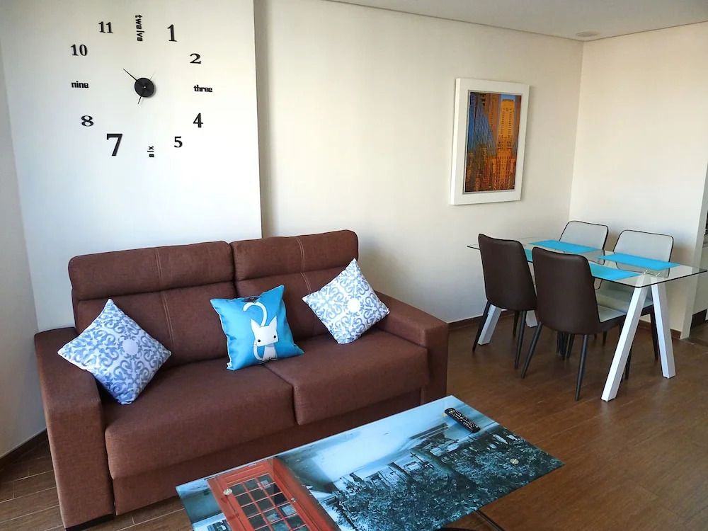 Gran Bulevar Apartment by JITKey