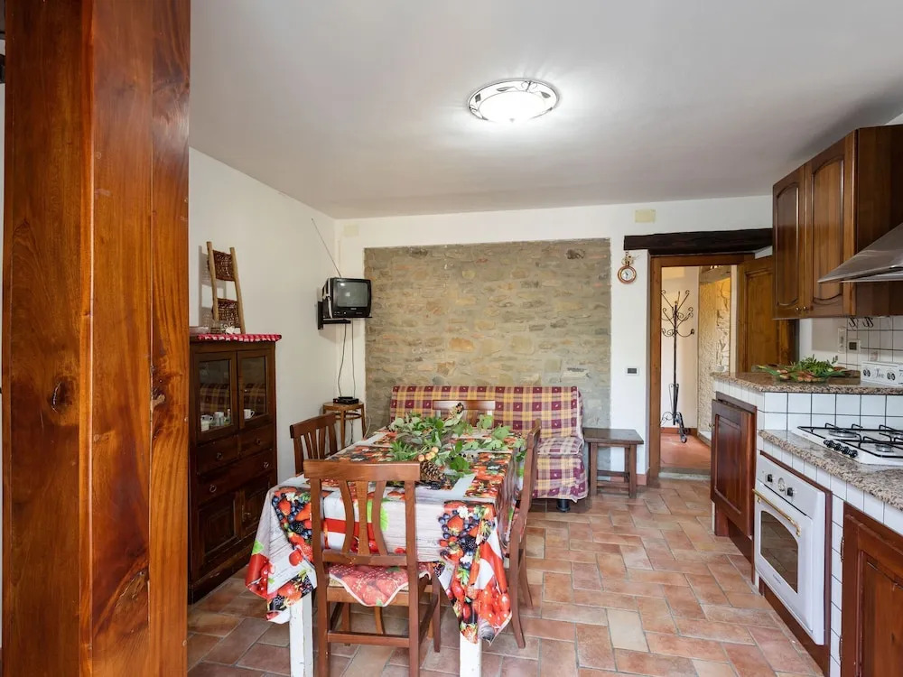Idyllic Farmhouse With Bbq, Swimming Pool, Terrace, Garden