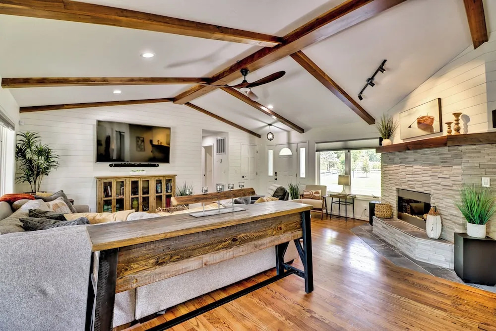 Cotter Home w/ Direct Access to White River!