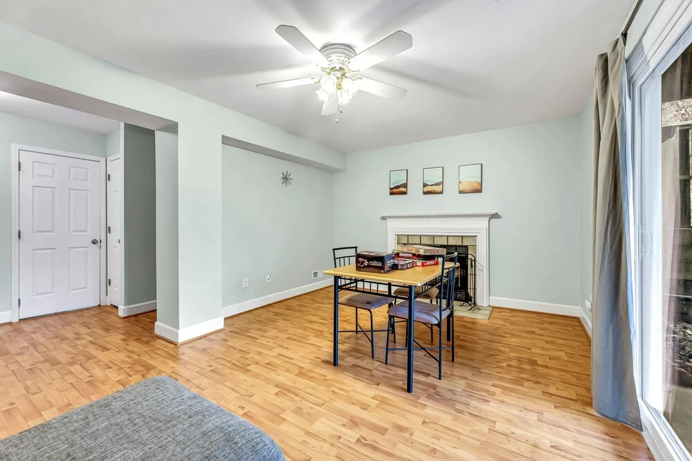 Stylish, spacious Uptown Condo! Perfect for large families and groups! Private patio! Minutes from downtown and airport!