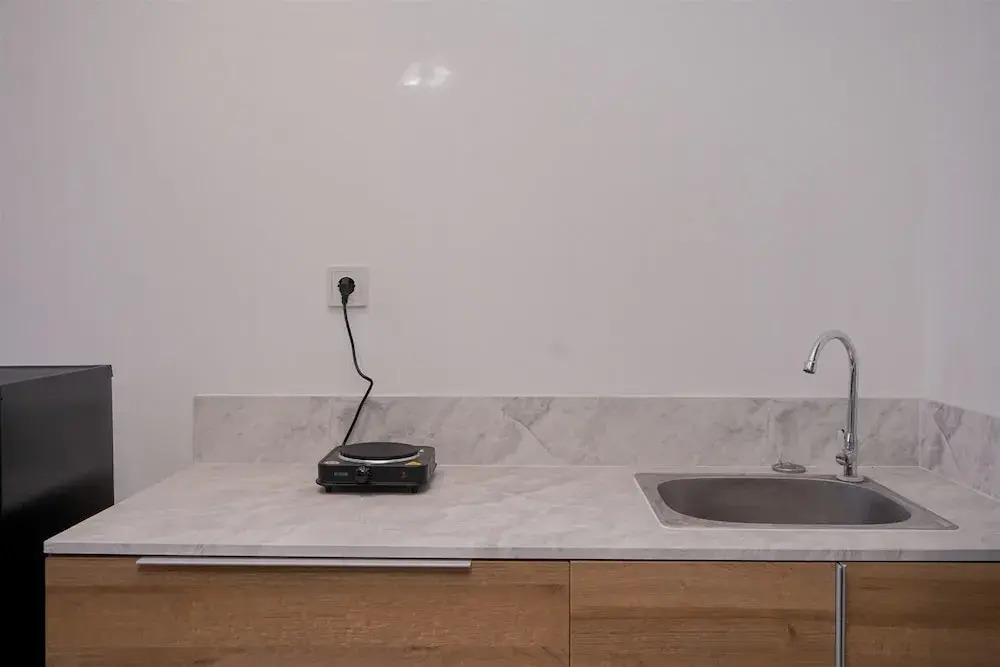 Modern Style and Homey Studio Apartment Collins Boulevard