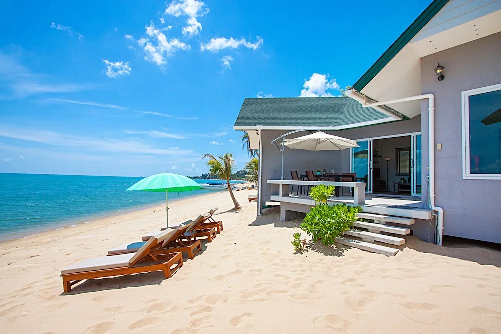 Interstellar Beachfront Villa B