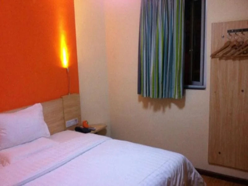7Days Premium Xingyi Pingdong Avenue Branch