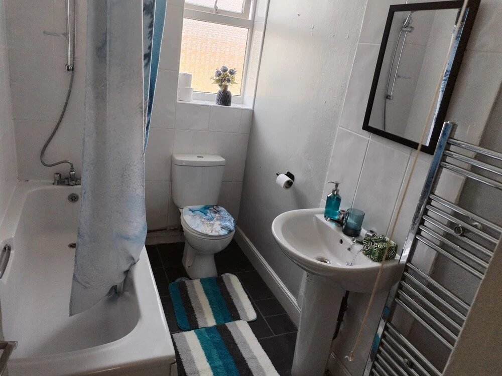 Comfortable 4-bed House in Hucknall, Nottingham
