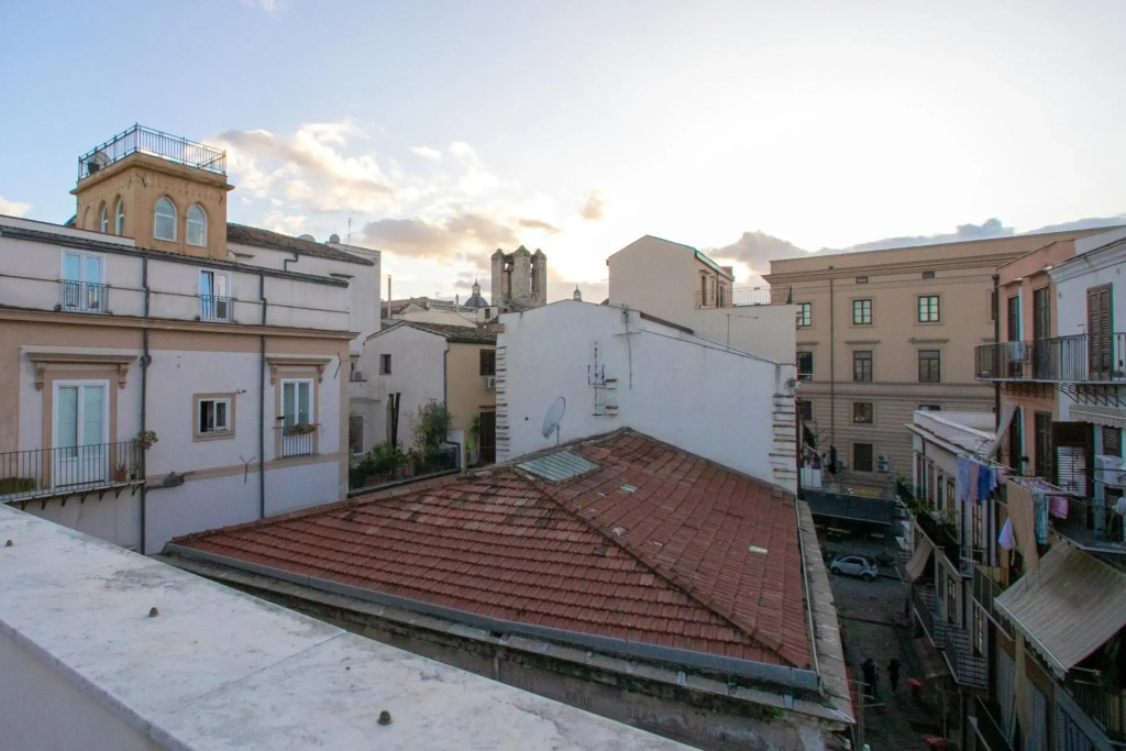 Sunny loft with terrace and A/C in the city centre