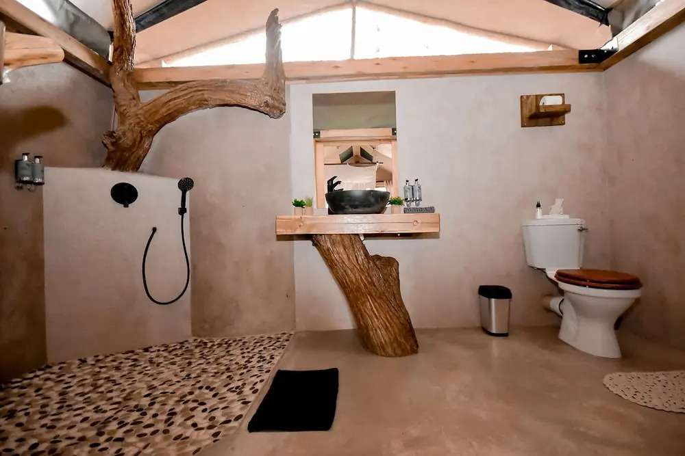 Little Africa Safari Lodge