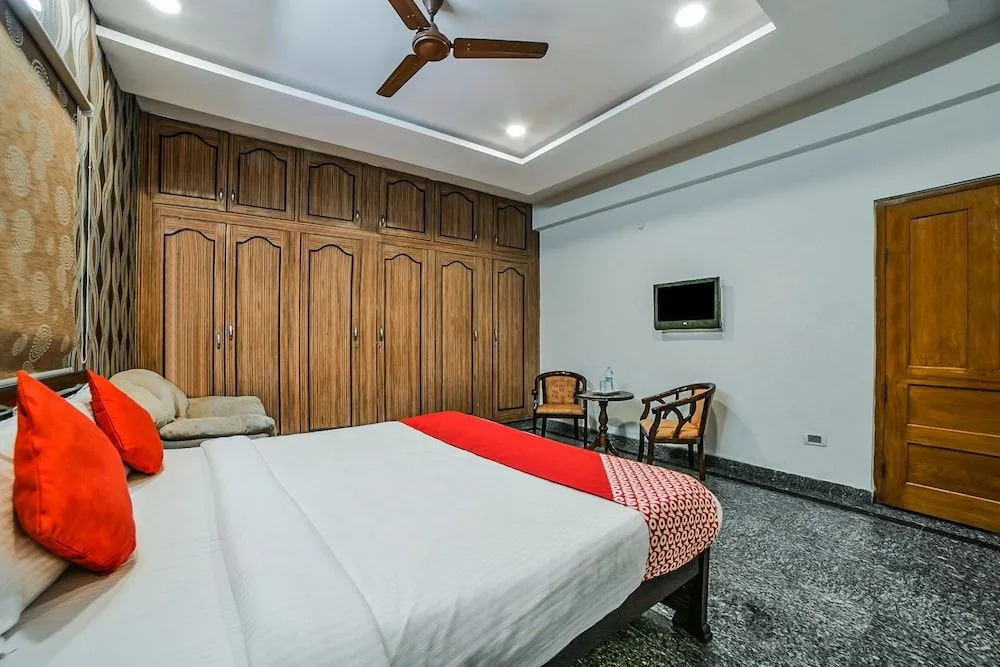 OYO 13498 Infinity Service Apartments