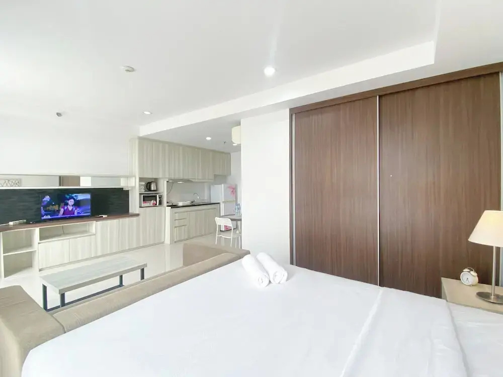 Spacious and Comfort Studio Apartment at Azalea Suites