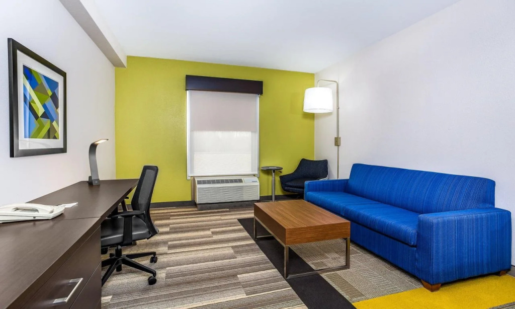 Holiday Inn Express & Suites Morristown by IHG