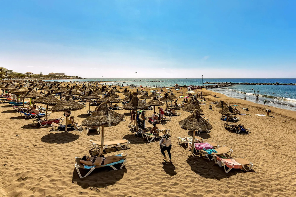 Two bedroom near Playa de Las Americas, Wifi, pool