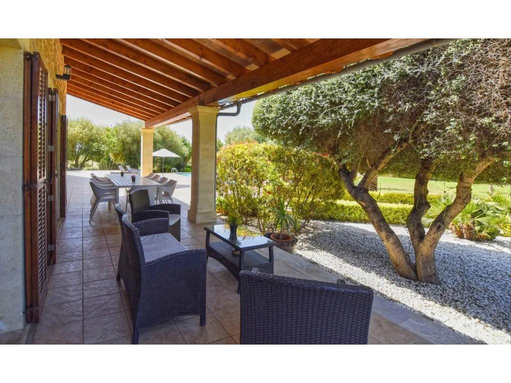 Luxurious country house with pool near the town of Alcudia
