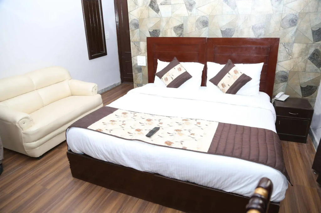 Pacific Inn Suryansh Hotel
