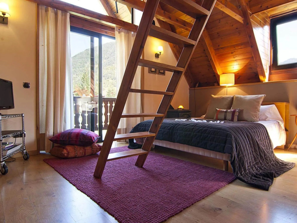 House located in Vall d 'Aran and just 5 min. Walk from the center of Vielha.