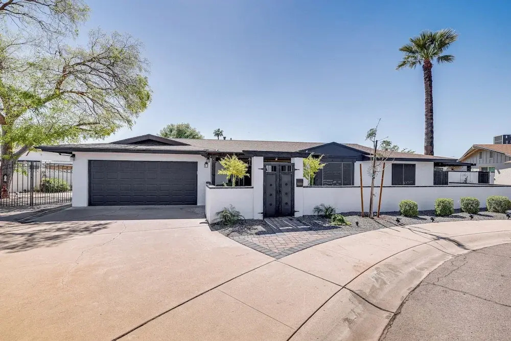 2 Mi to Old Town Scottsdale: Home w/ Pool Table