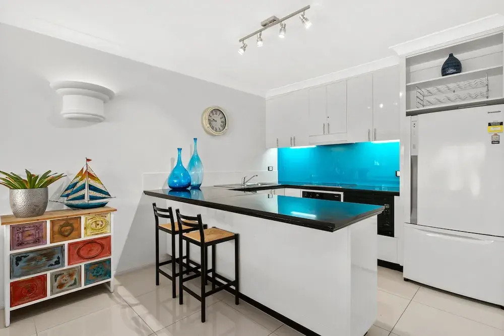 Belle Escapes - Absolute Beachfront Apartment Alamanda Resort “28”