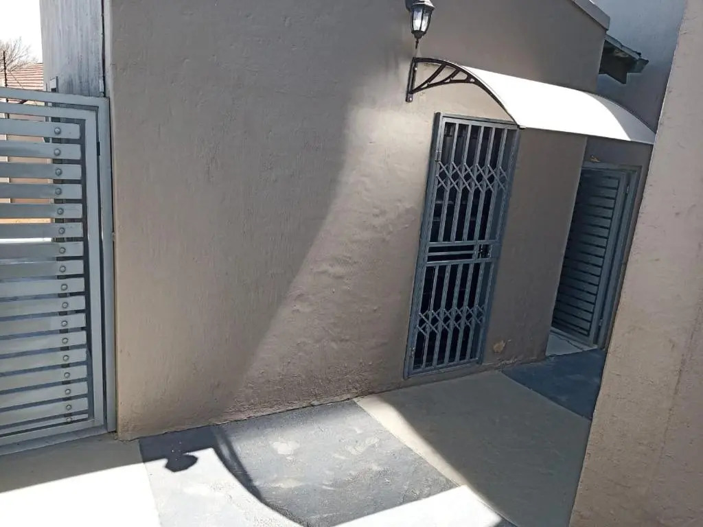 URlyfstyle Cottage Near OR Tambo International Airport